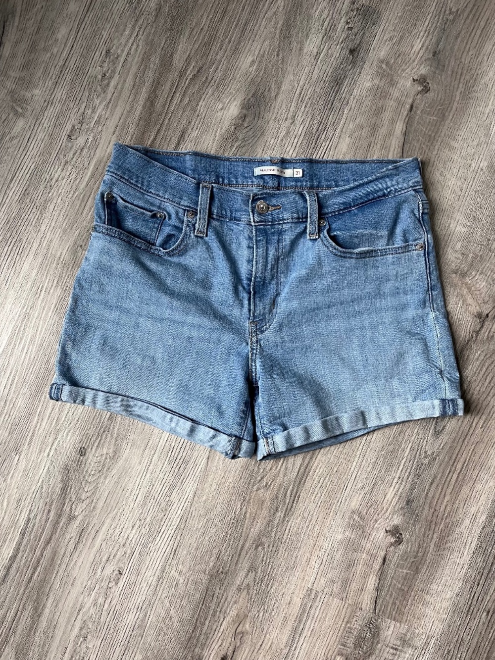 Levi's | Mid-Length Cuffed Jean Shorts Light Wash Denim, Women's Size 31
